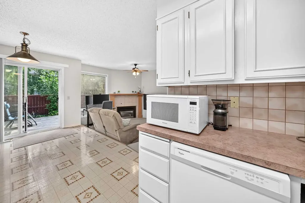 371 Point Mckay Gardens NW Calgary AB T3B 5C1