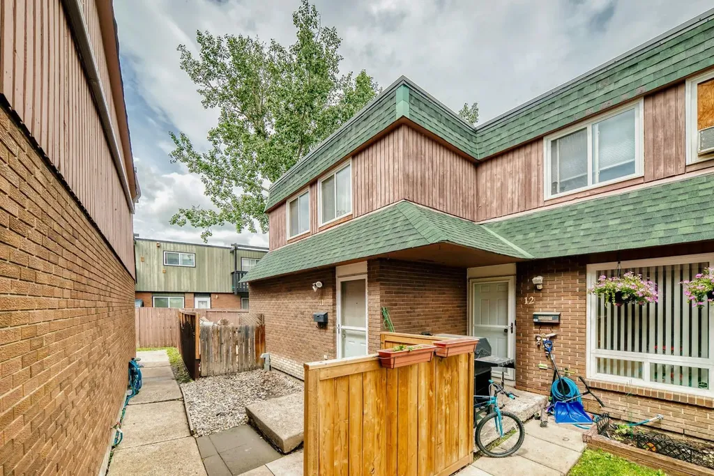 11240 6 Street SW Calgary AB T2W1V9