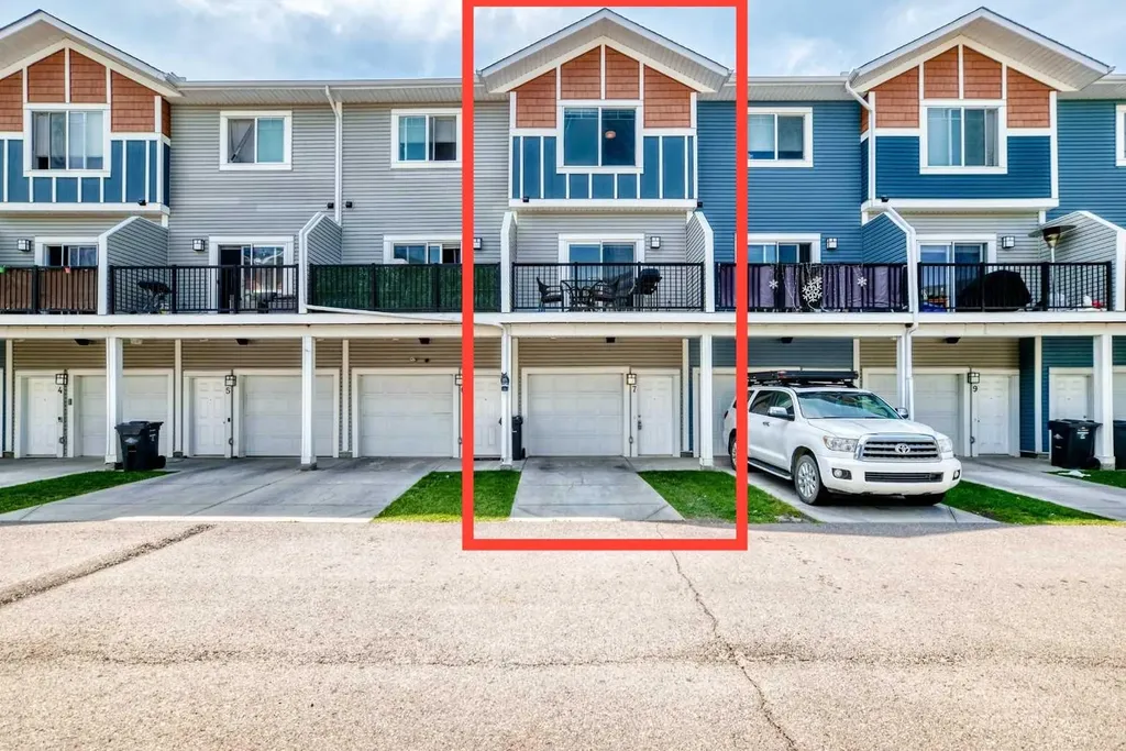7 Stonehouse Crescent NW High River AB T1V 0G3