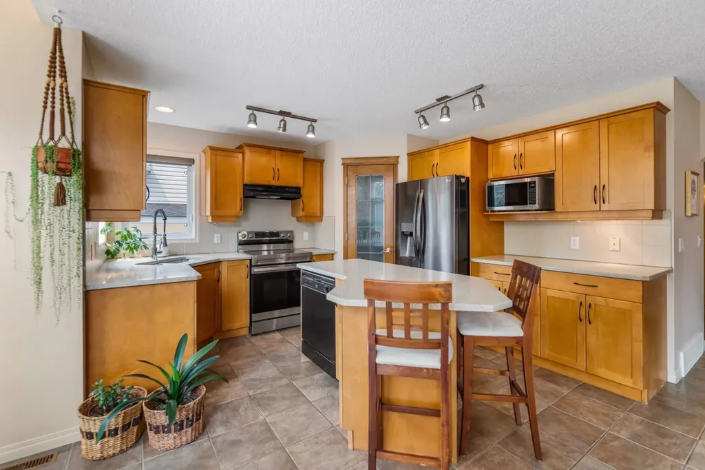 1115 Woodside Way NW Airdrie AB T4B2S3