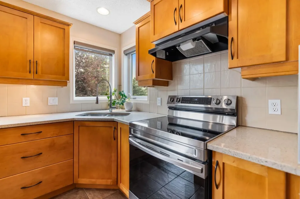 1115 Woodside Way NW Airdrie AB T4B2S3