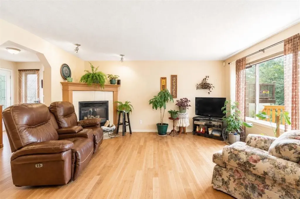 1115 Woodside Way NW Airdrie AB T4B2S3