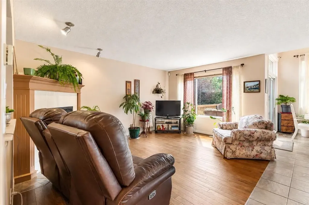 1115 Woodside Way NW Airdrie AB T4B2S3