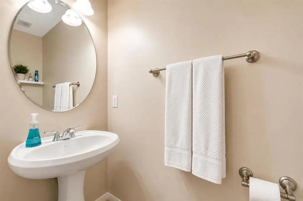 1115 Woodside Way NW Airdrie AB T4B2S3
