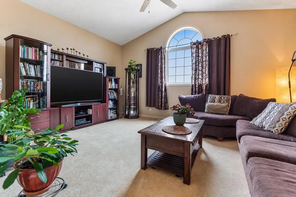 1115 Woodside Way NW Airdrie AB T4B2S3