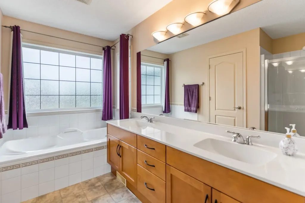 1115 Woodside Way NW Airdrie AB T4B2S3