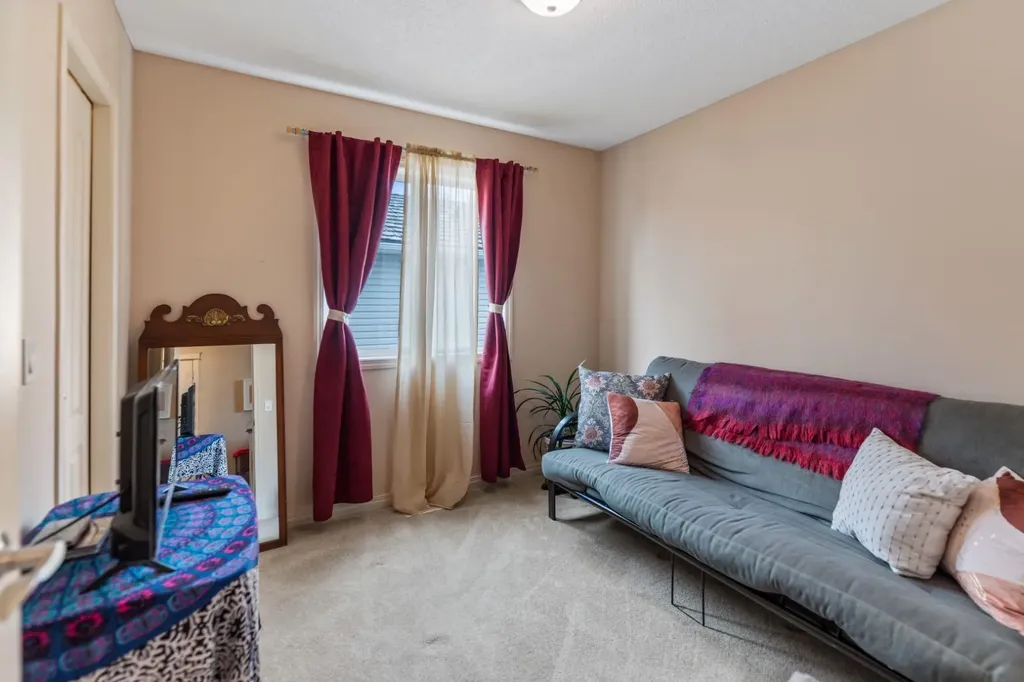 1115 Woodside Way NW Airdrie AB T4B2S3