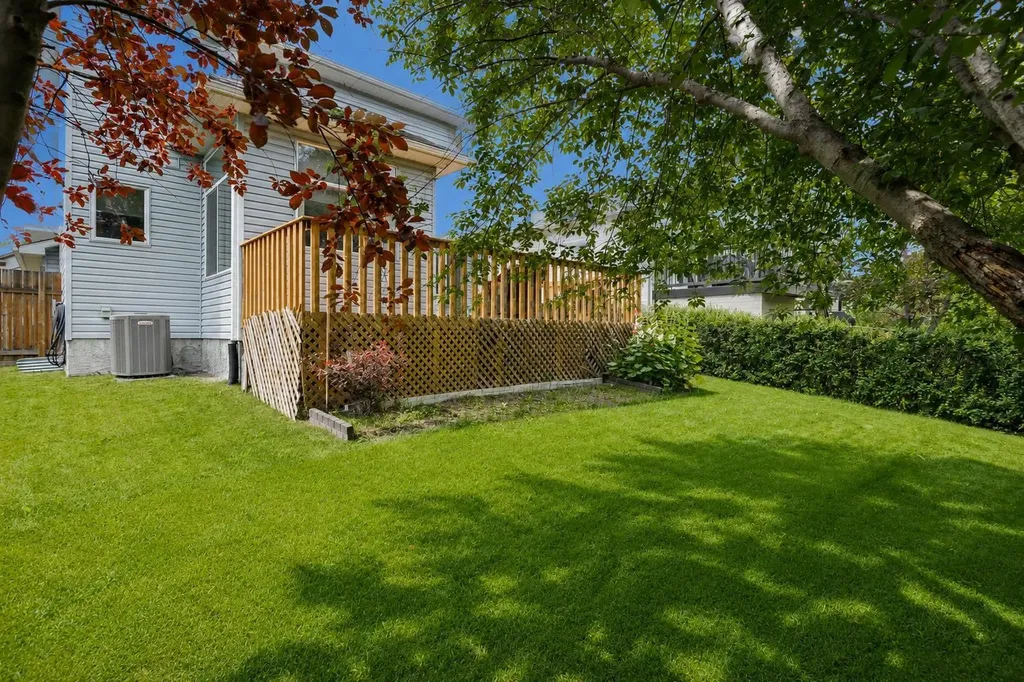 1115 Woodside Way NW Airdrie AB T4B2S3