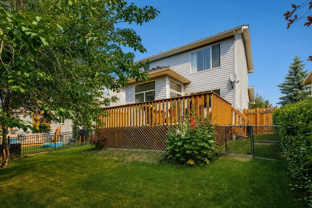 1115 Woodside Way NW Airdrie AB T4B2S3