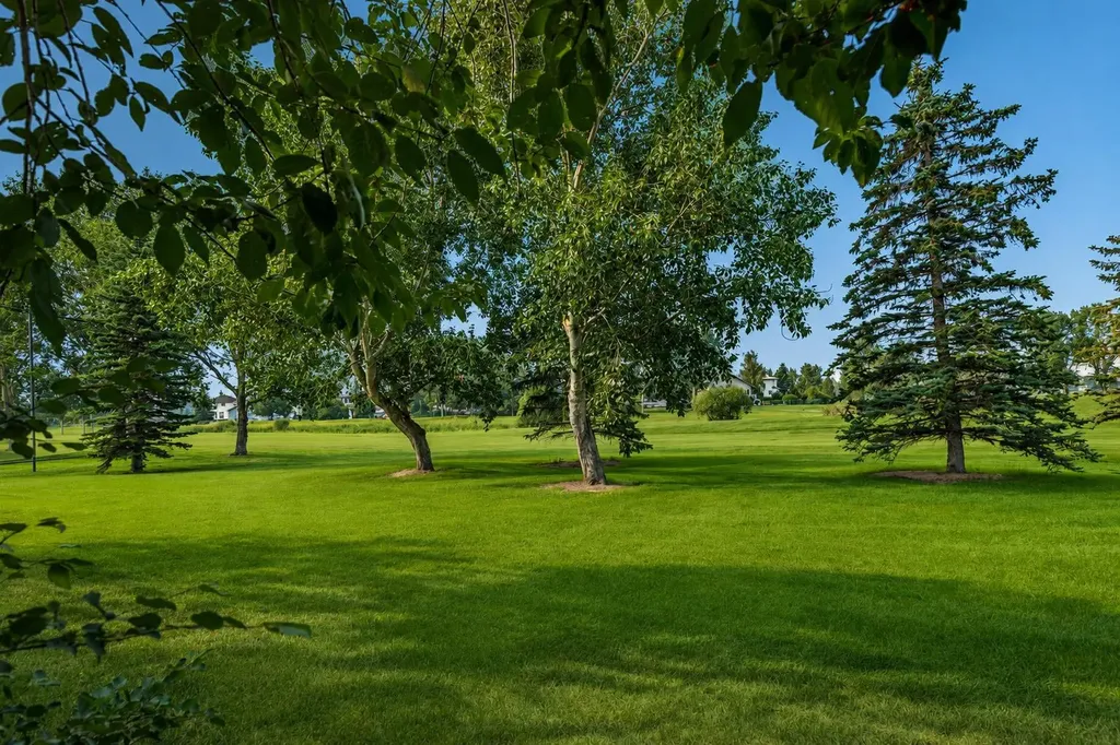 1115 Woodside Way NW Airdrie AB T4B2S3