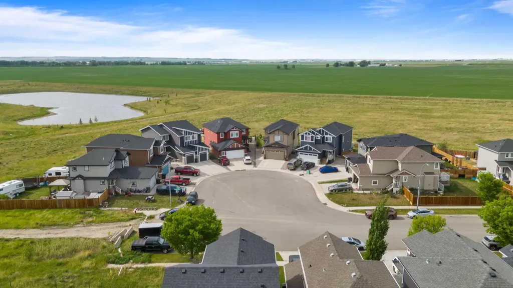 718 Hampshire Cove NE High River AB T1V0E6