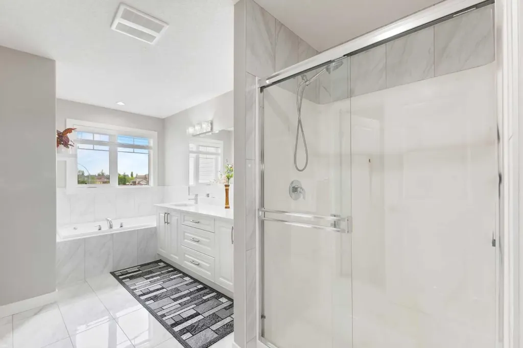 718 Hampshire Cove NE High River AB T1V0E6