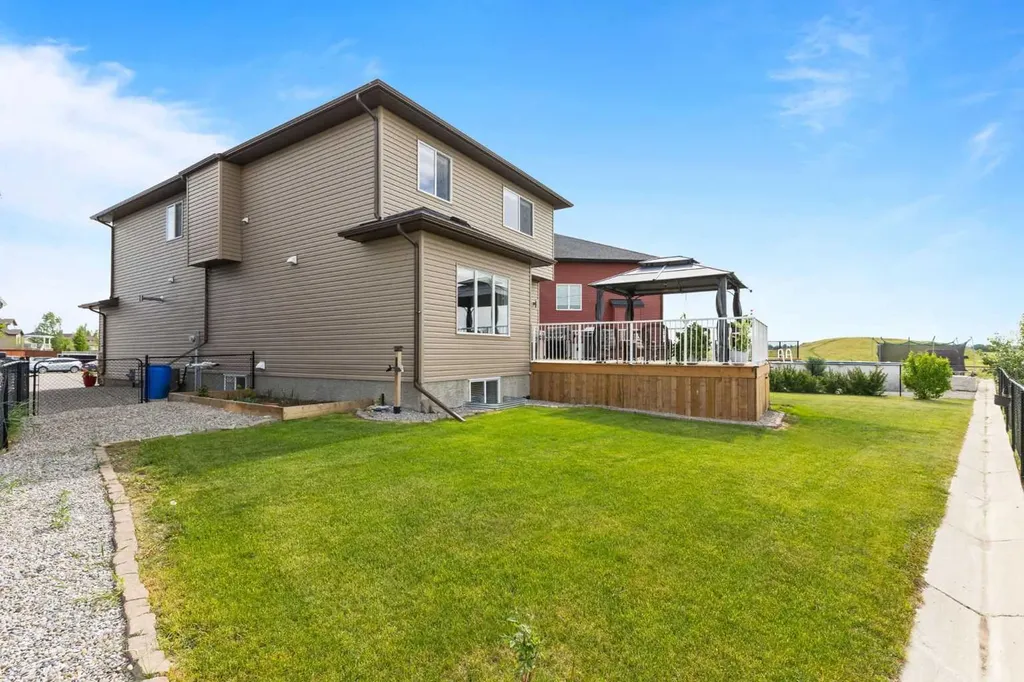 718 Hampshire Cove NE High River AB T1V0E6