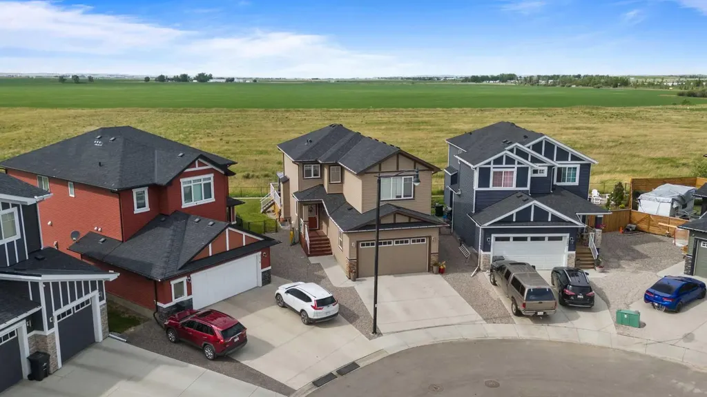 718 Hampshire Cove NE High River AB T1V0E6