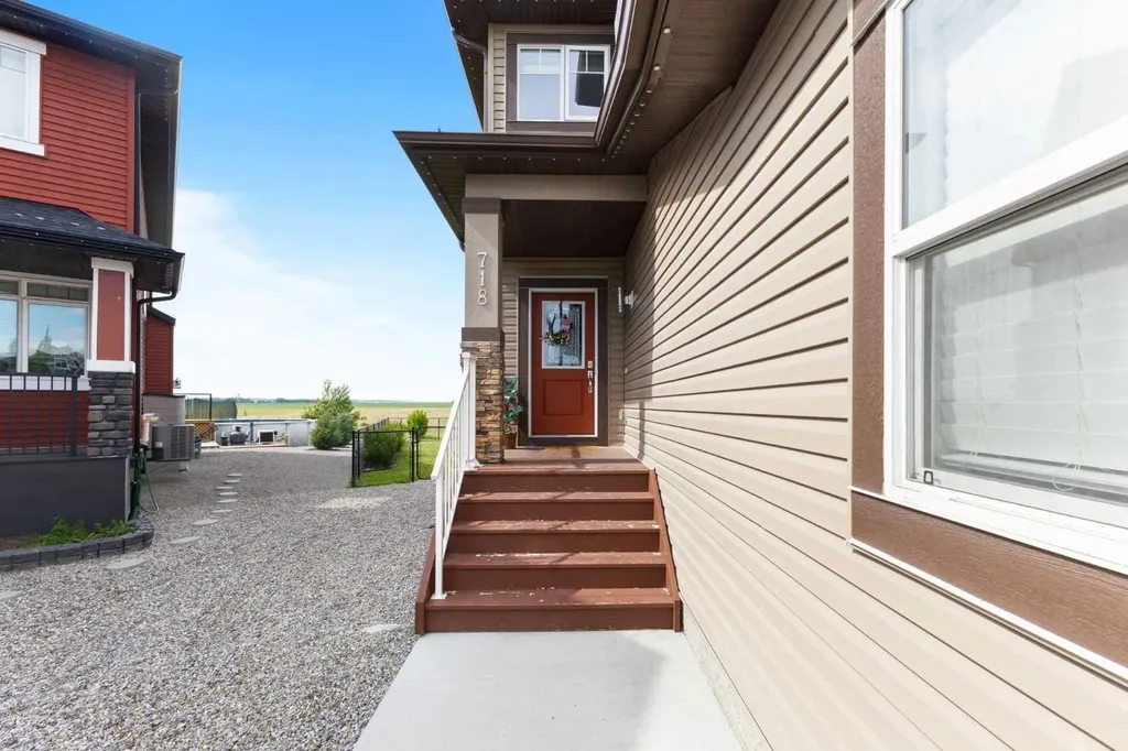 718 Hampshire Cove NE High River AB T1V0E6
