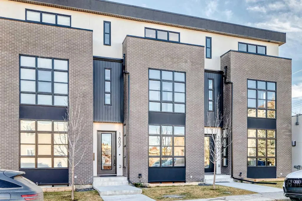 1607 37 Avenue SW Calgary AB T2T2H2
