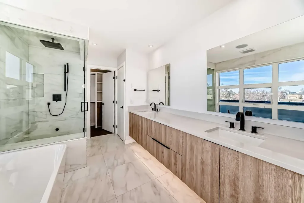 1607 37 Avenue SW Calgary AB T2T2H2