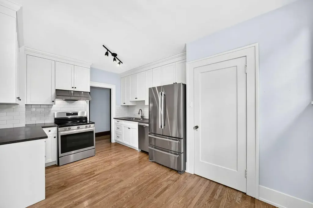 226 Superior Avenue SW Calgary AB T3C 2H9
