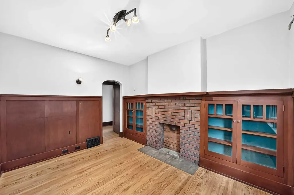 226 Superior Avenue SW Calgary AB T3C 2H9