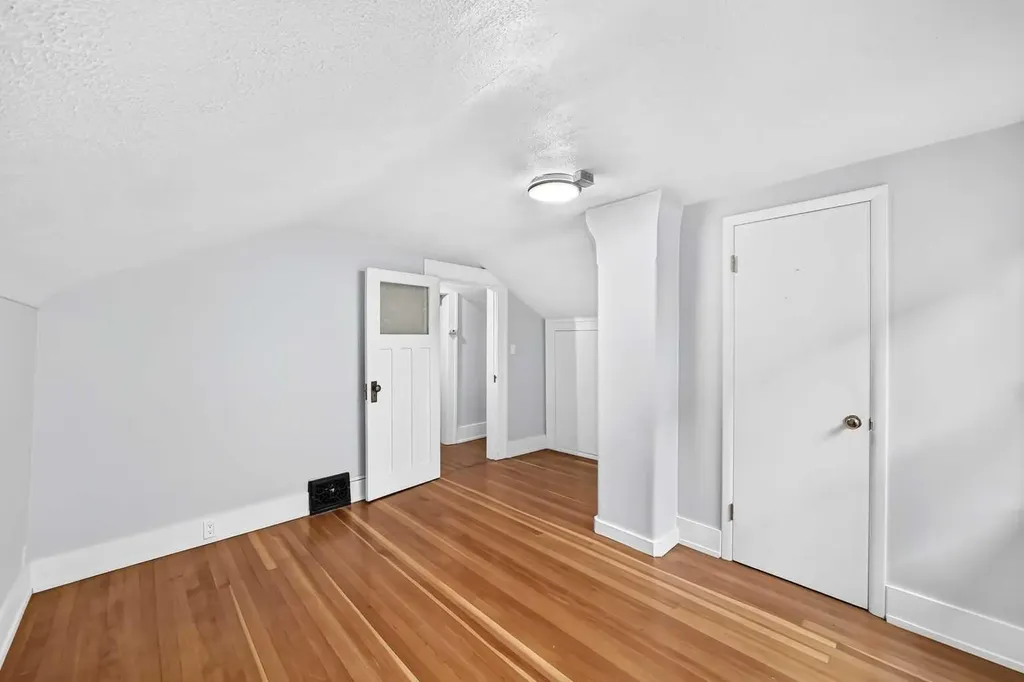 226 Superior Avenue SW Calgary AB T3C 2H9