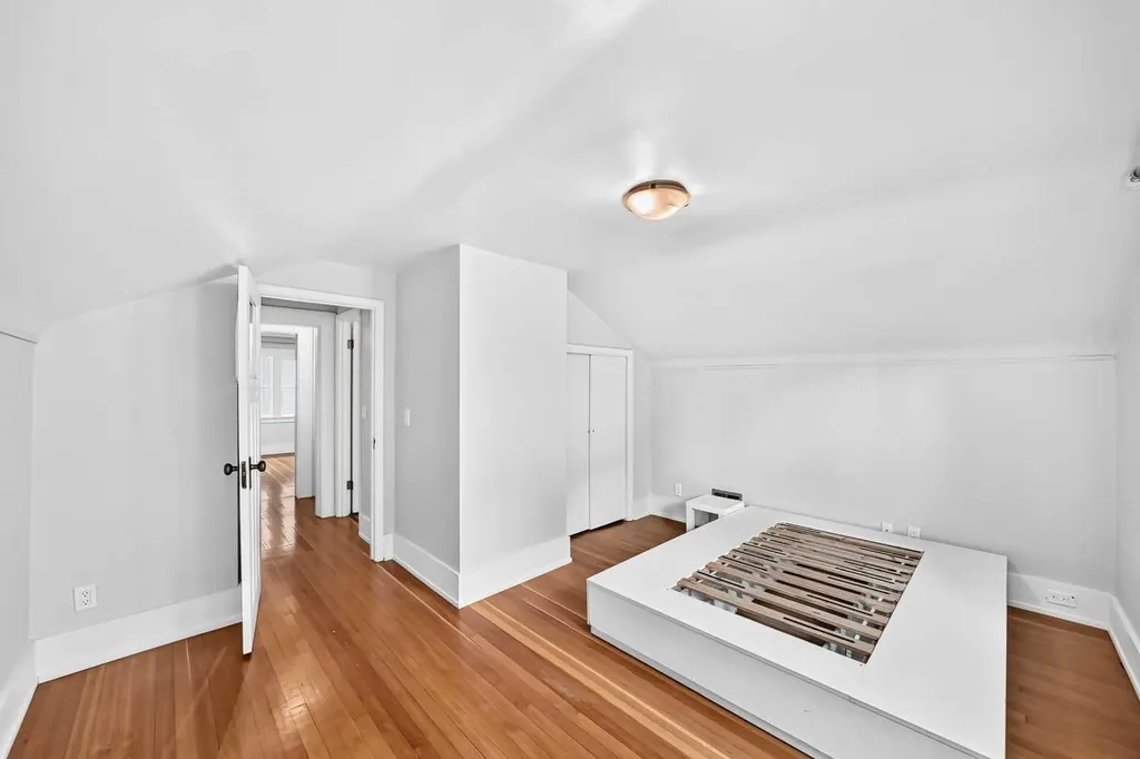 226 Superior Avenue SW Calgary AB T3C 2H9
