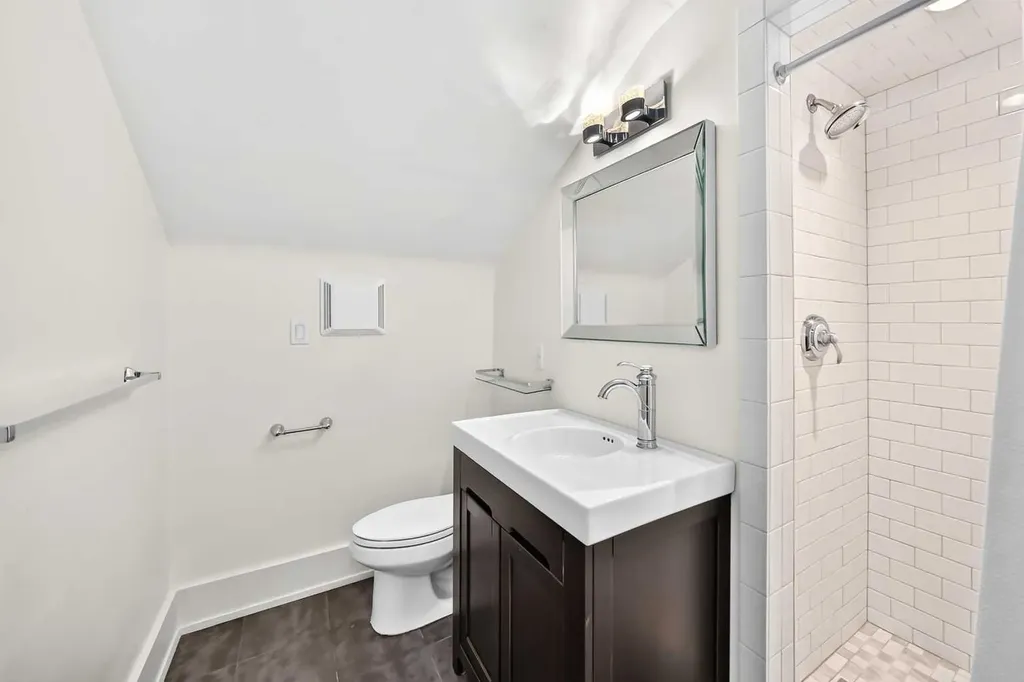 226 Superior Avenue SW Calgary AB T3C 2H9