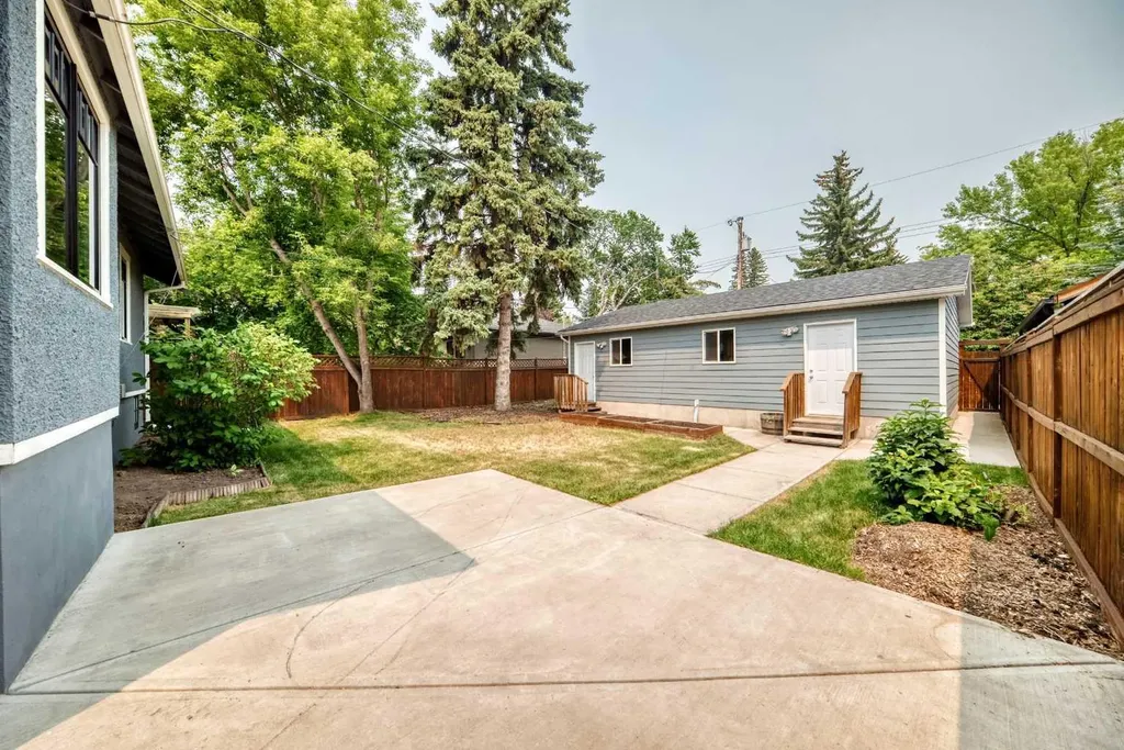 226 Superior Avenue SW Calgary AB T3C 2H9