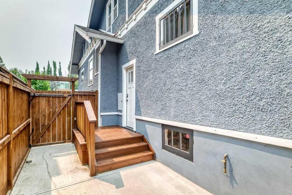 226 Superior Avenue SW Calgary AB T3C 2H9
