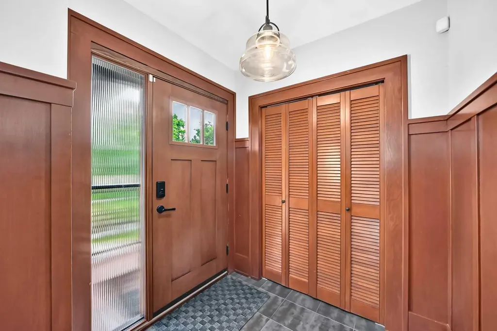 226 Superior Avenue SW Calgary AB T3C 2H9
