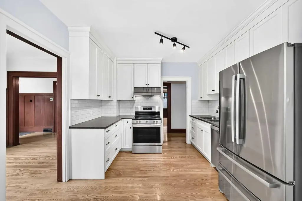 226 Superior Avenue SW Calgary AB T3C 2H9
