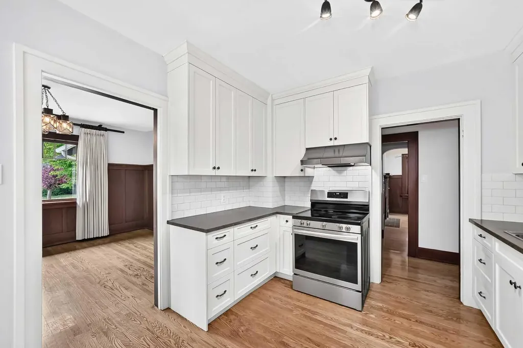 226 Superior Avenue SW Calgary AB T3C 2H9