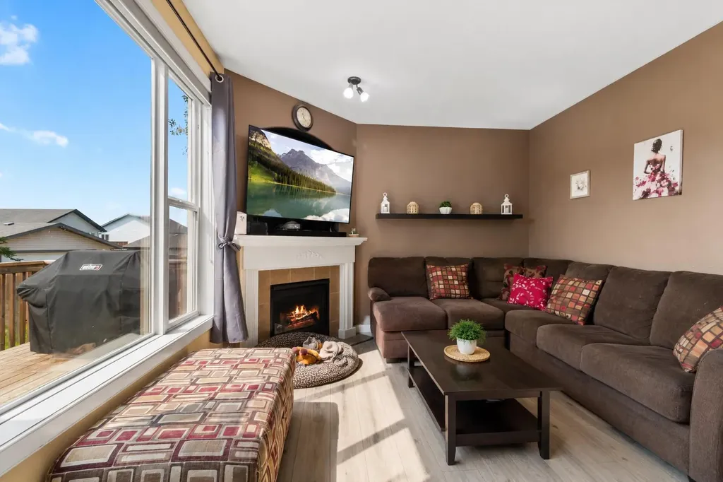 5 Lambertson Place Sylvan Lake AB T4S 2P9