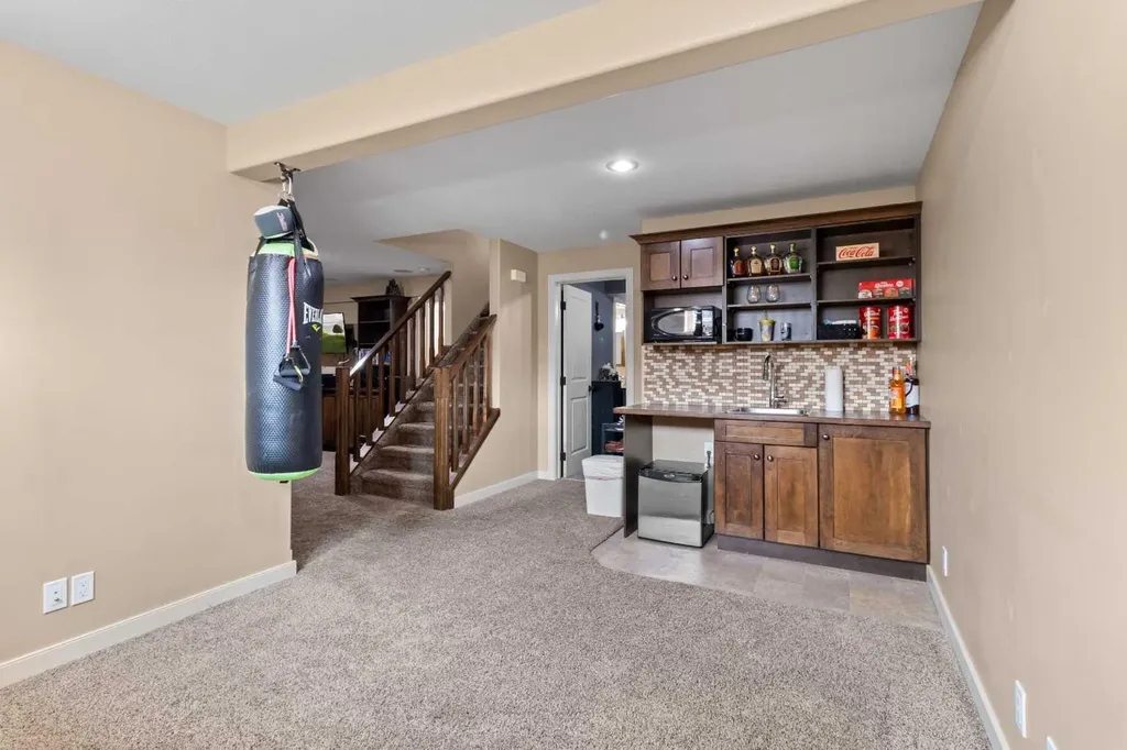 5 Lambertson Place Sylvan Lake AB T4S 2P9