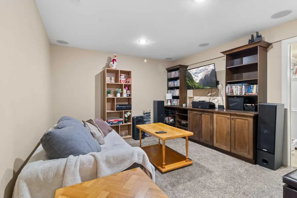 5 Lambertson Place Sylvan Lake AB T4S 2P9