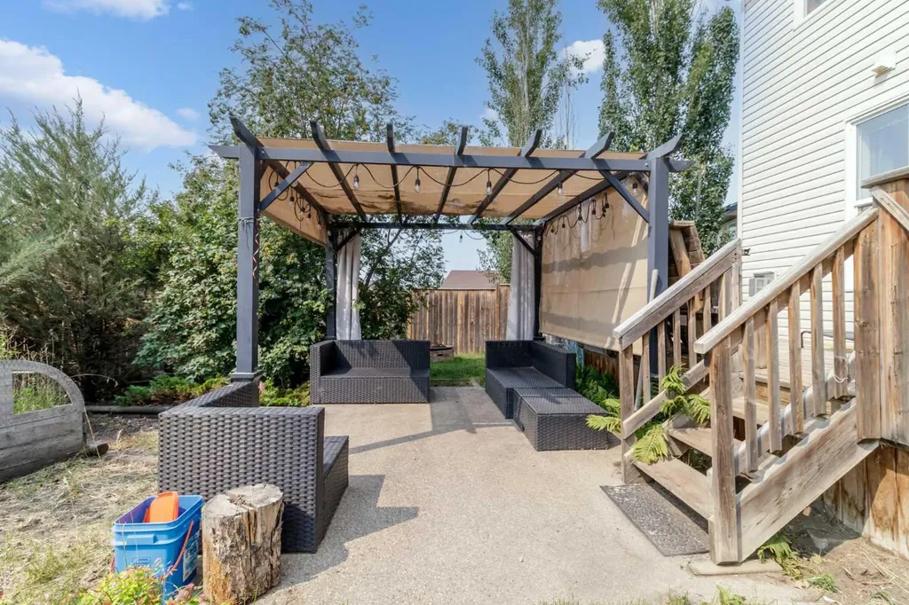 5 Lambertson Place Sylvan Lake AB T4S 2P9