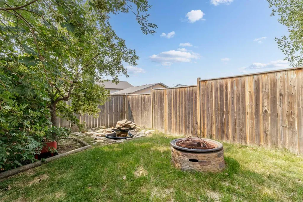 5 Lambertson Place Sylvan Lake AB T4S 2P9