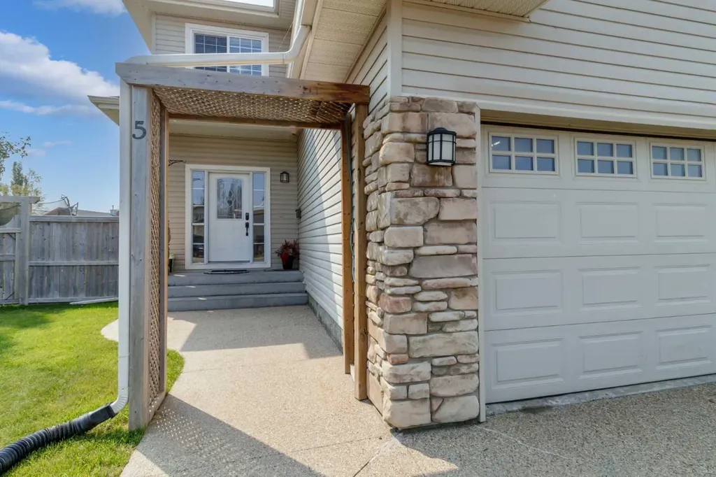 5 Lambertson Place Sylvan Lake AB T4S 2P9