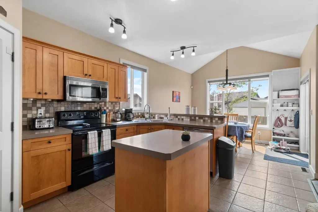5 Lambertson Place Sylvan Lake AB T4S 2P9