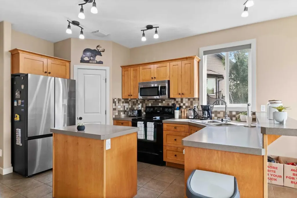 5 Lambertson Place Sylvan Lake AB T4S 2P9