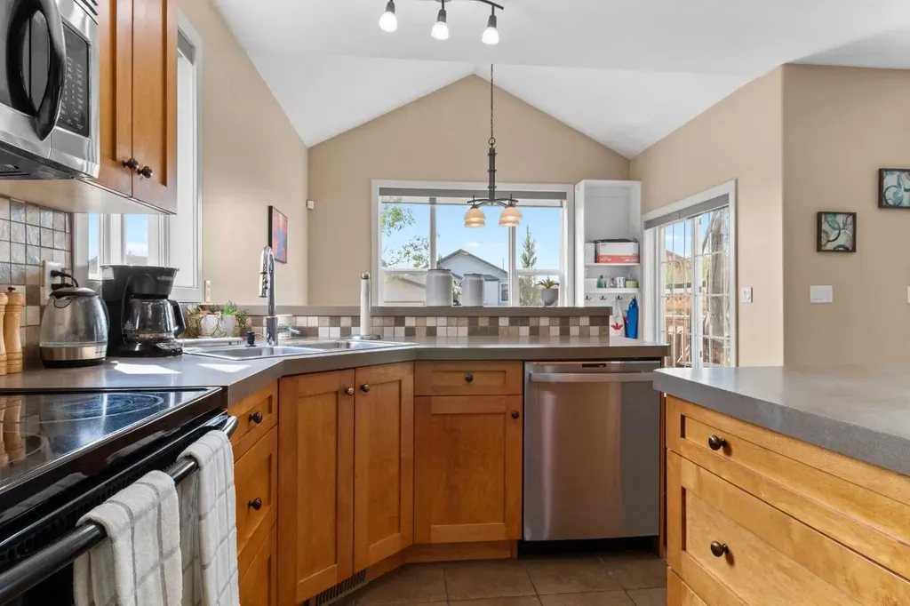 5 Lambertson Place Sylvan Lake AB T4S 2P9