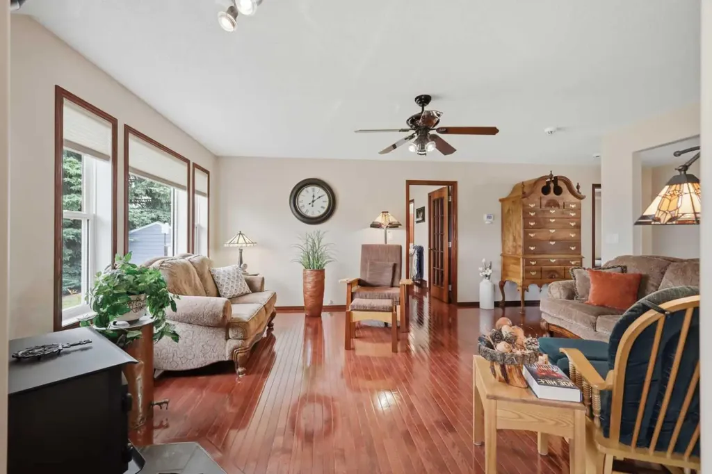 6026 47 Street Innisfail AB T4G 1L3