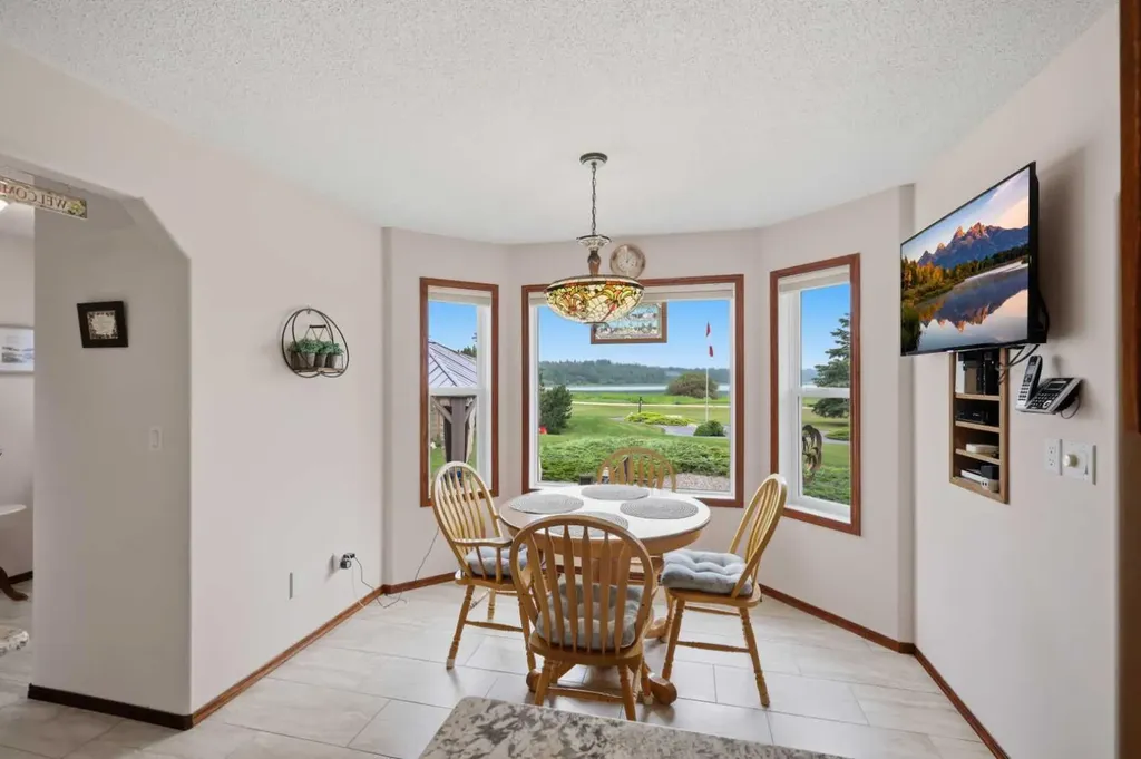 6026 47 Street Innisfail AB T4G 1L3