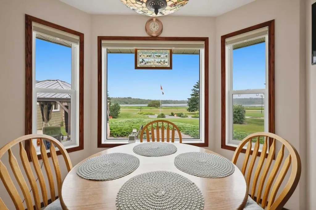 6026 47 Street Innisfail AB T4G 1L3