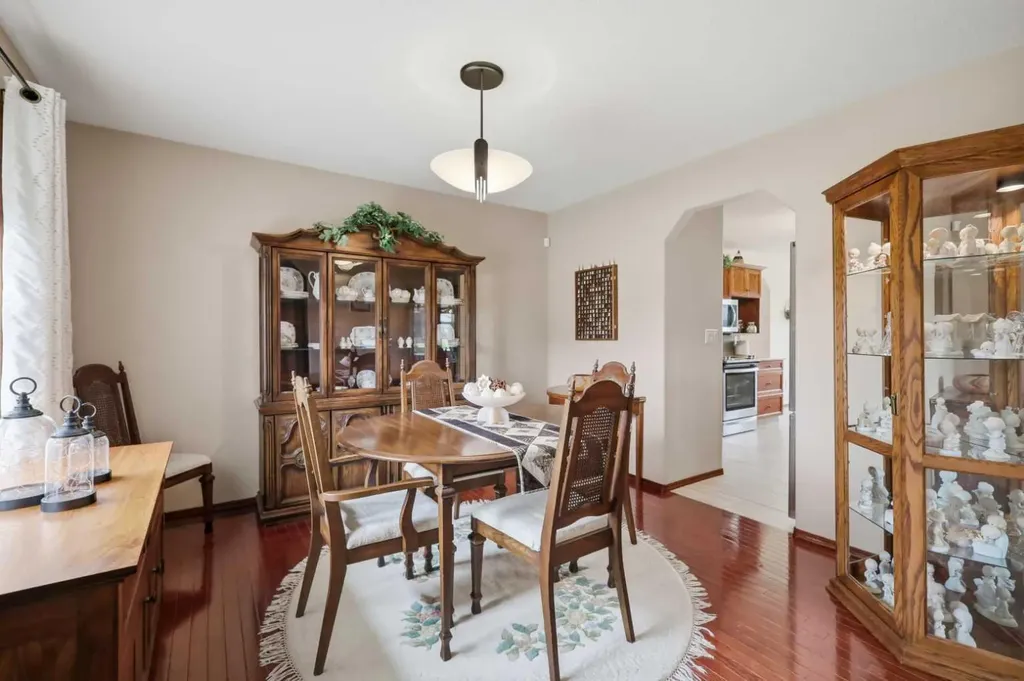 6026 47 Street Innisfail AB T4G 1L3