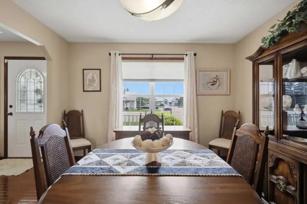 6026 47 Street Innisfail AB T4G 1L3