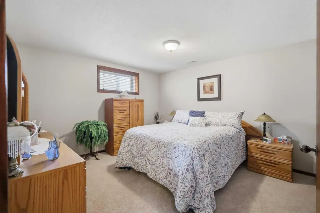 6026 47 Street Innisfail AB T4G 1L3