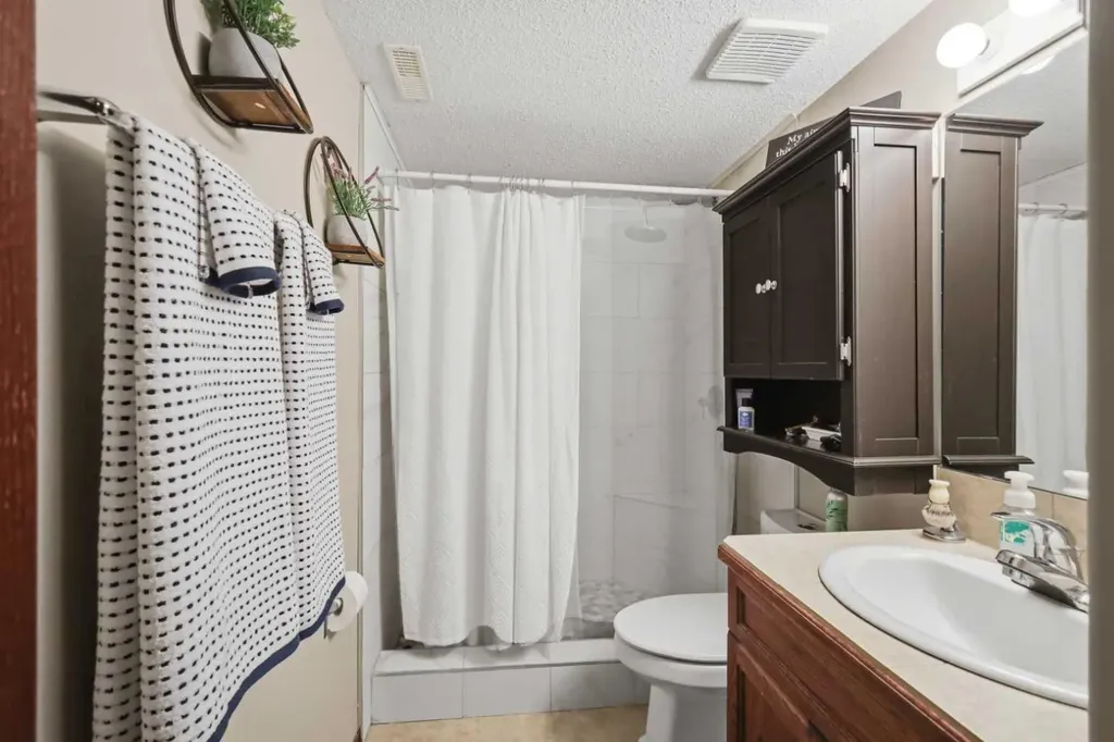 6026 47 Street Innisfail AB T4G 1L3