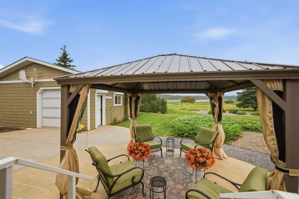 6026 47 Street Innisfail AB T4G 1L3
