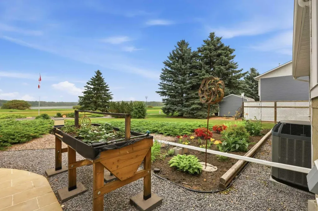 6026 47 Street Innisfail AB T4G 1L3