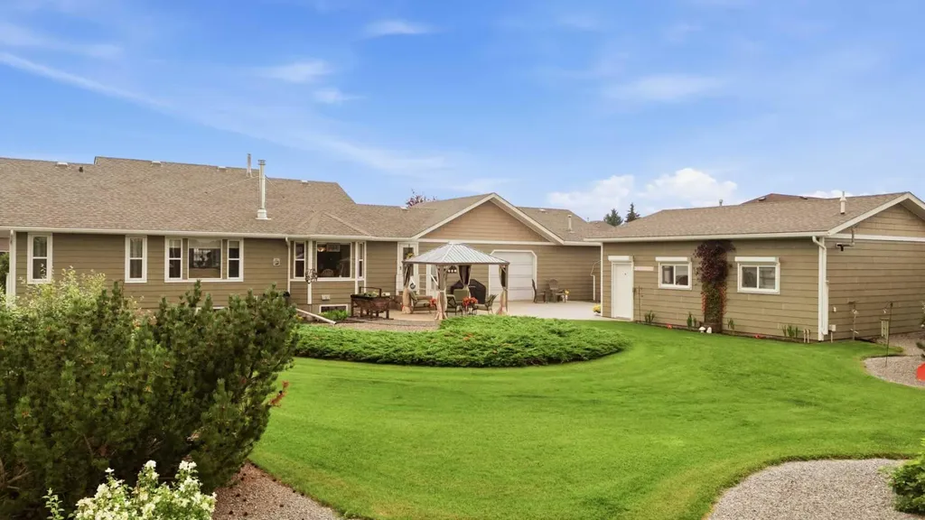 6026 47 Street Innisfail AB T4G 1L3